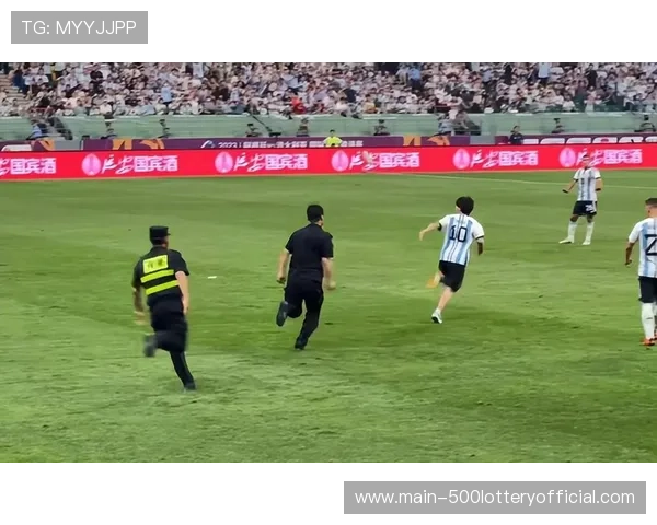 球迷闯入球场事件增加,联盟将加大处罚力度 球迷闯入球场事件增加,联盟将加大处罚力度